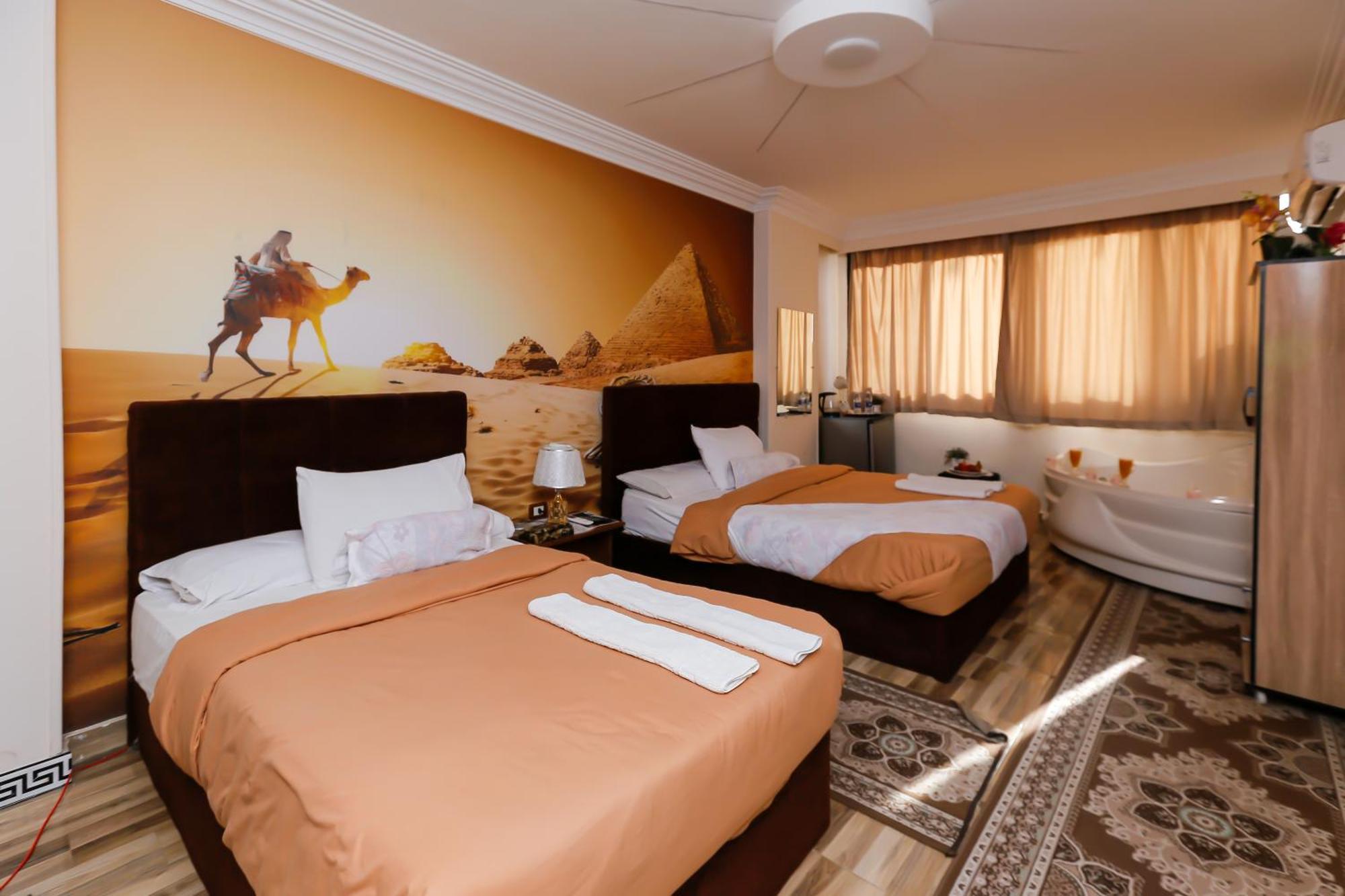 Panorama Pyramids& Jacuzzi * Le Caire
