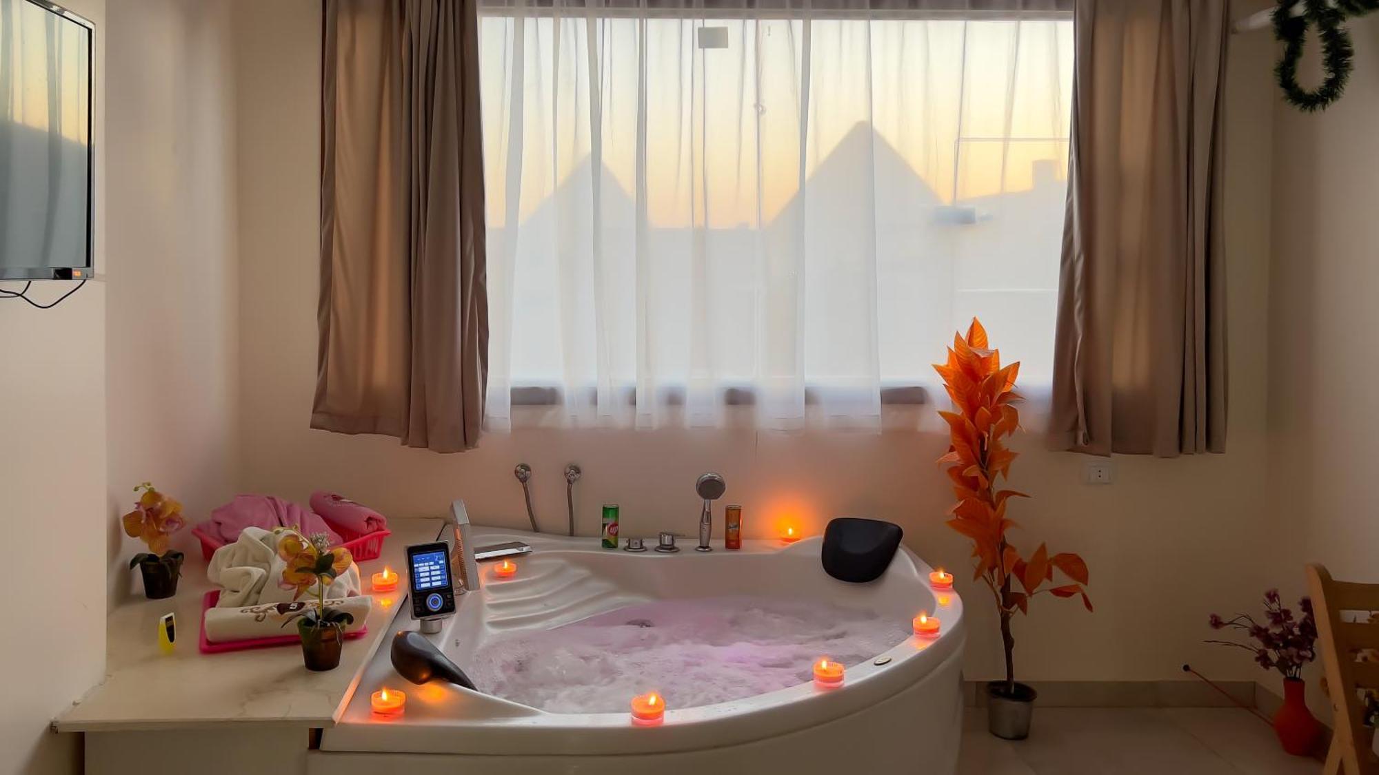 Panorama Pyramids& Jacuzzi *