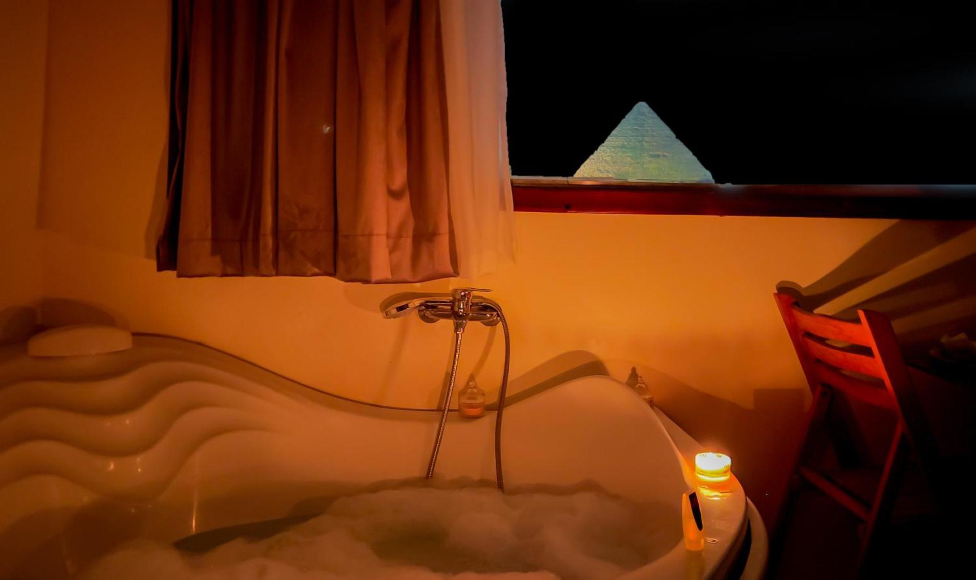 Panorama Pyramids& Jacuzzi